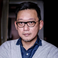 她淫乱的手